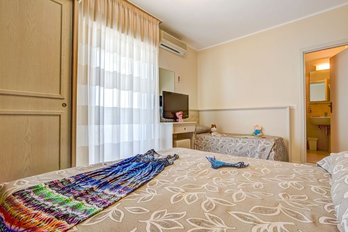 Imagen de la habitación del Hotel Orchidea, Pinarella di Cervia. Foto 3