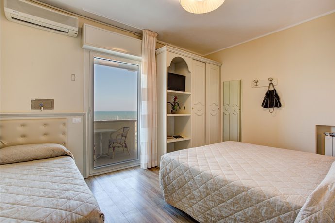 Imagen de la habitación del Hotel Orchidea, Pinarella di Cervia. Foto 5