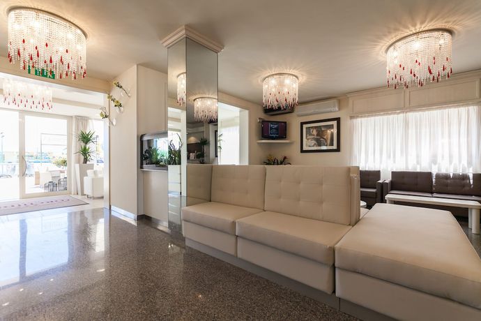 Imagen de los interiores del Hotel Orchidea, Pinarella di Cervia. Foto 19
