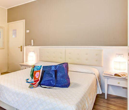 Imagen de la habitación del Hotel Orchidea, Pinarella di Cervia. Foto 6