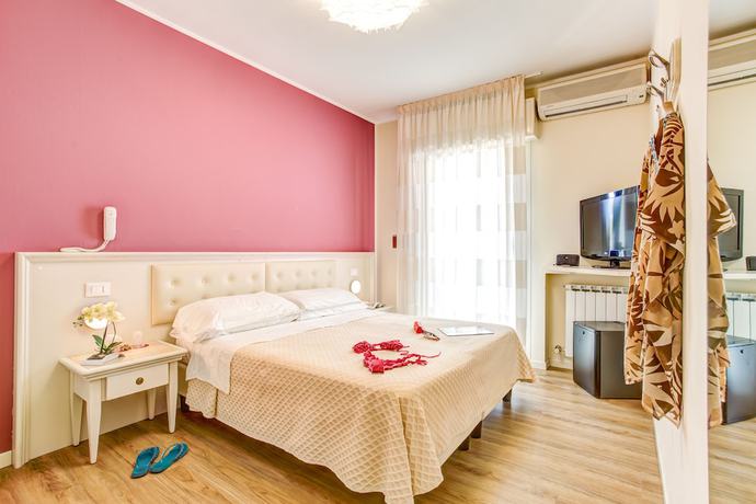 Imagen de la habitación del Hotel Orchidea, Pinarella di Cervia. Foto 14