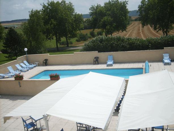 Imagen de la piscina del Hotel Orchidées. Foto 10