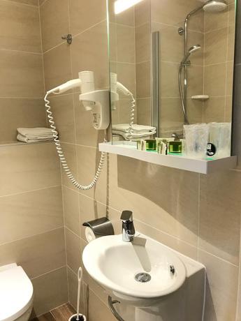 Imagen de la habitación del Hotel Orchidées. Foto 5