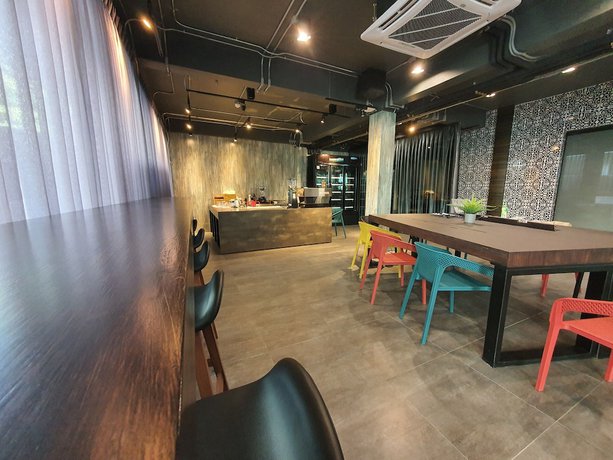 Imagen de los interiores del Hotel Ordinary Bangkok. Foto 19