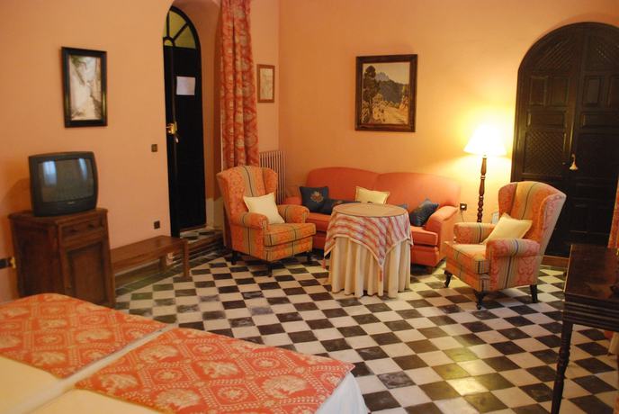 Imagen de los exteriores del Hotel Ordoñez Sandoval. Foto 9