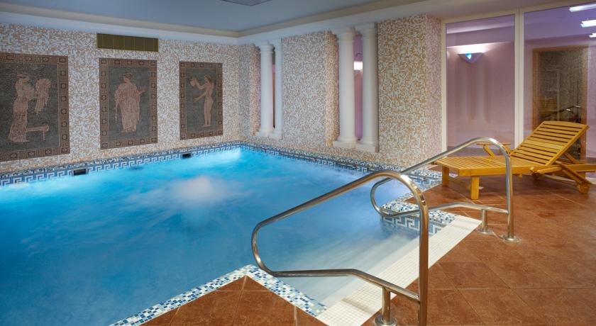 Imagen de la piscina del Hotel Orea Hotel Palace Zvon. Foto 7