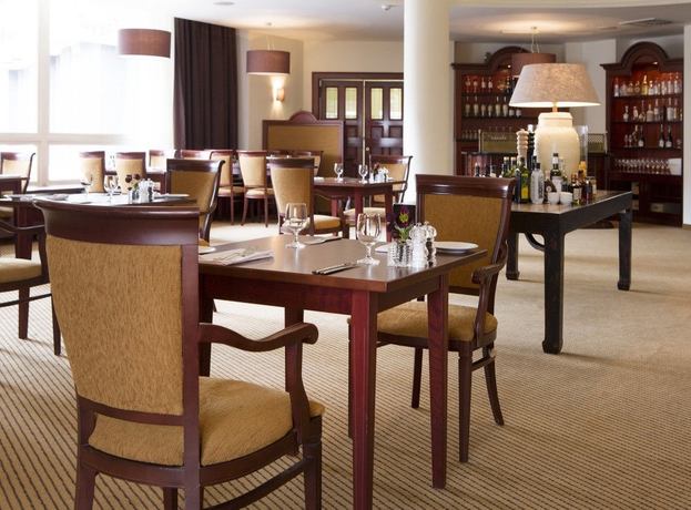 Imagen del bar/restaurante del Hotel Orea Pyramida Praha. Foto 4