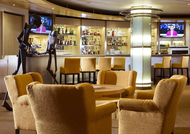 Imagen del bar/restaurante del Hotel Orea Pyramida Praha. Foto 6