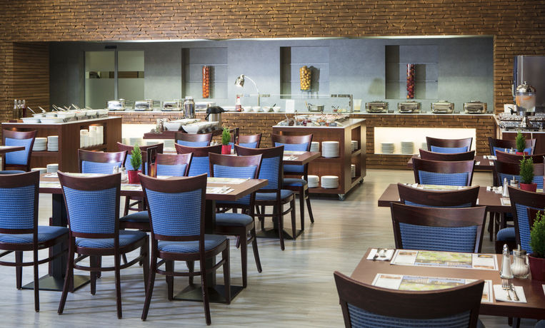 Imagen del bar/restaurante del Hotel Orea Resort Skl&aacute;ř Harrachov. Foto 2