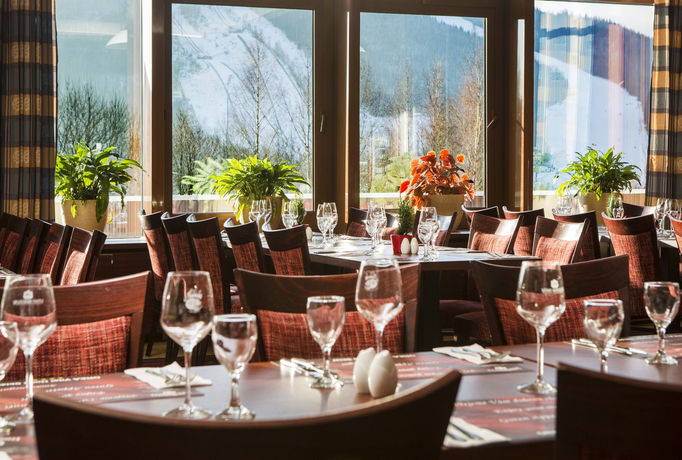 Imagen del bar/restaurante del Hotel Orea Resort Skl&aacute;ř Harrachov. Foto 3