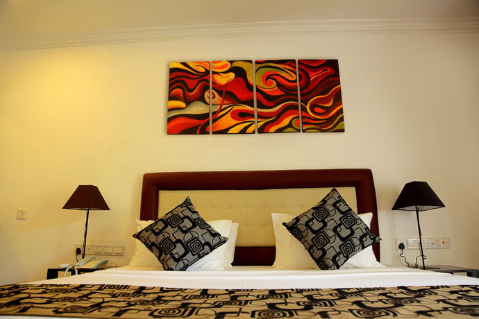 Imagen de la piscina del Hotel Oreeka. Foto 15