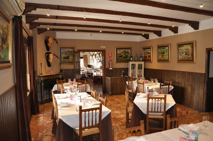 Imagen del bar/restaurante del Hotel Orellana Perdiz. Foto 4