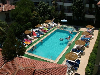 Imagen de la piscina del Hotel Oren. Foto 3