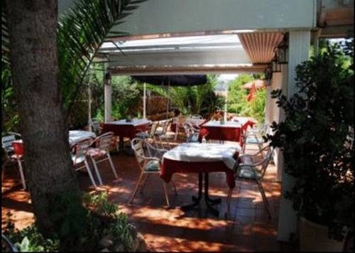 Imagen de los exteriores del Hotel Oreneta. Foto 11