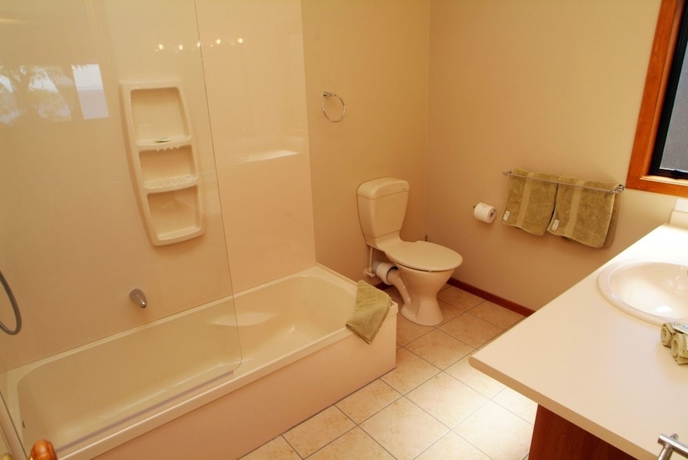 Imagen de la habitación del Hotel Oreti Village Resort. Foto 18