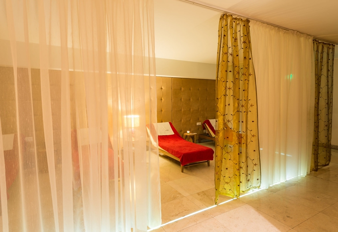 Imagen de la piscina del Hotel Orhideea Residence and Spa. Foto 14