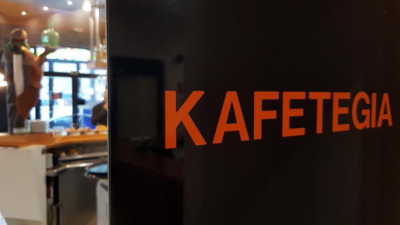 Imagen del bar/restaurante del Hotel Oria. Foto 2