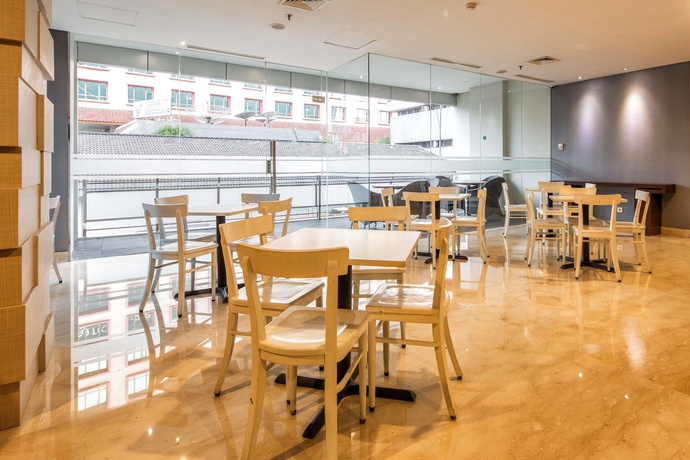 Imagen del bar/restaurante del Hotel Oria Jakarta. Foto 2