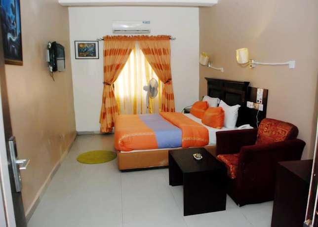 Imagen de la habitación del Hotel Orian. Foto 6