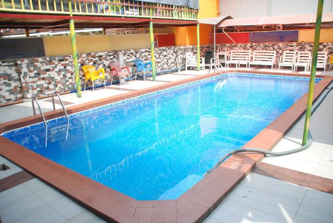 Imagen de la piscina del Hotel Orian. Foto 20