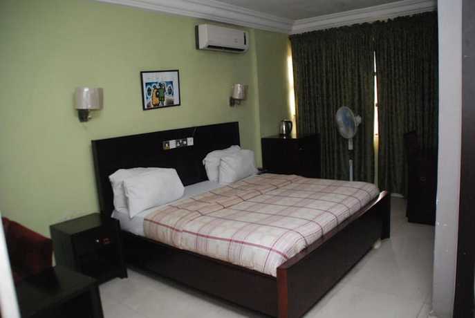 Imagen de la habitación del Hotel Orian. Foto 13