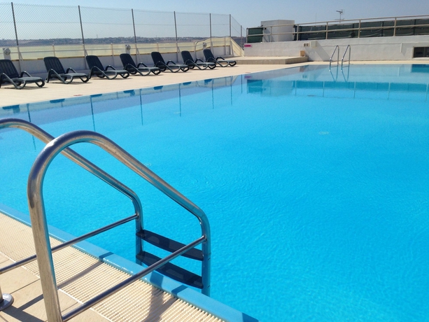 Imagen de la piscina del Hotel Oriana. Foto 7