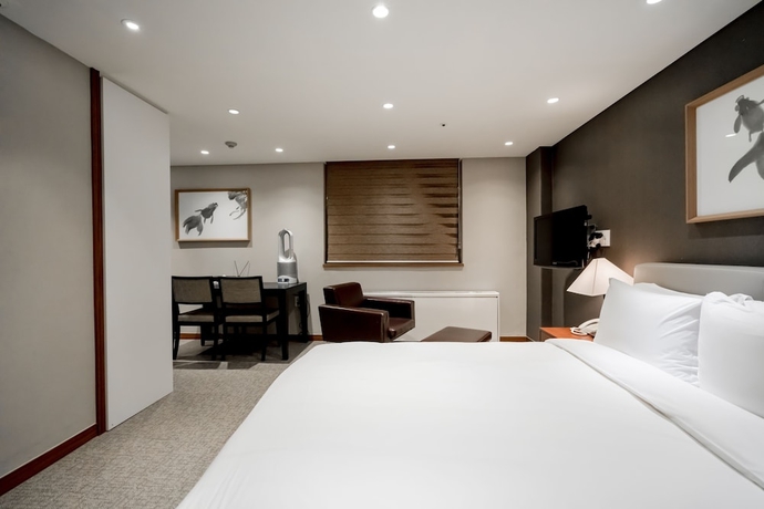 Imagen de la habitación del Hotel Oriens and Residences. Foto 15