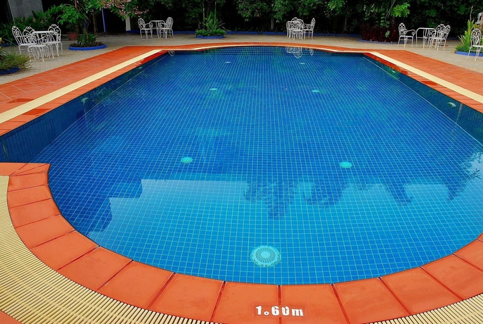 Imagen de la piscina del Hotel Orient D'Angkor. Foto 15