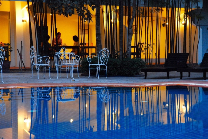 Imagen de la piscina del Hotel Orient D'Angkor. Foto 16