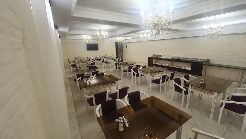 Imagen del bar/restaurante del Hotel Orient Grand. Foto 9
