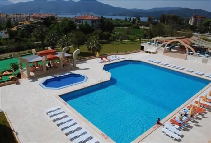 Imagen de la piscina del Hotel Orient Resort. Foto 17