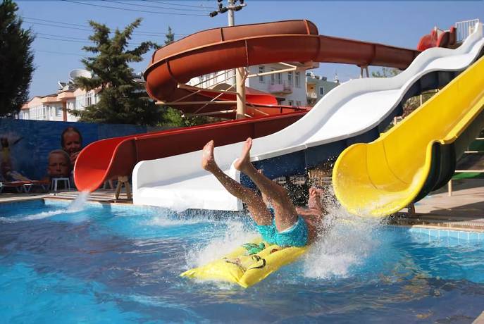 Imagen de la piscina del Hotel Orient Resort. Foto 18