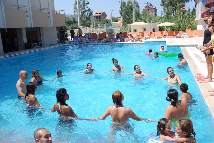 Imagen de la piscina del Hotel Orient Resort. Foto 20