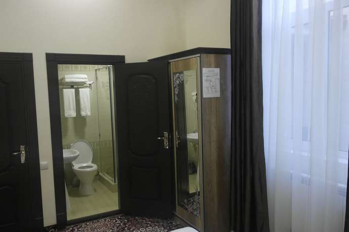Imagen de la habitación del Hotel Orient Star. Foto 9