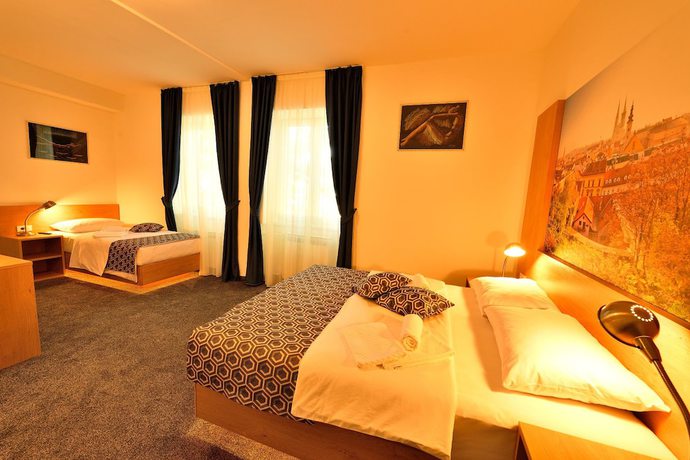 Imagen de la habitación del Hotel Orient Zagreb. Foto 10