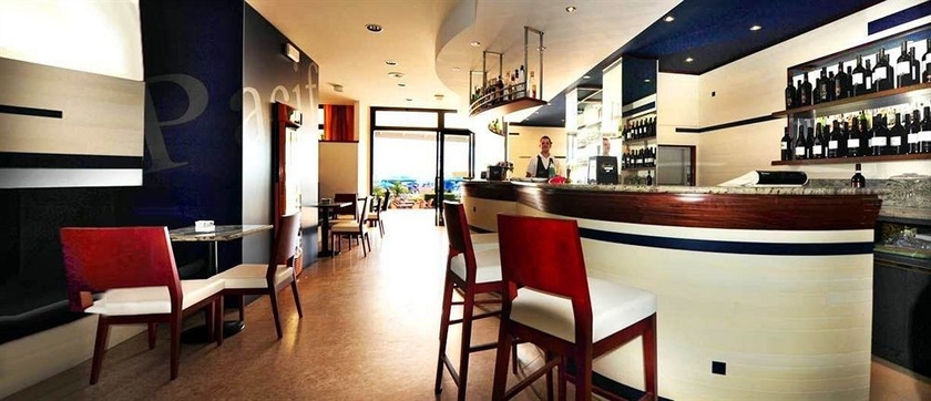 Imagen del bar/restaurante del Hotel Orient and Pacific. Foto 4