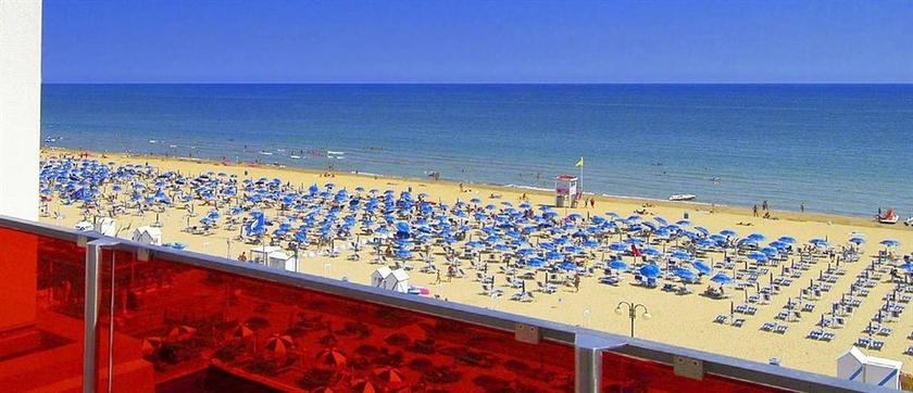 Imagen de los exteriores del Hotel Orient and Pacific. Foto 7