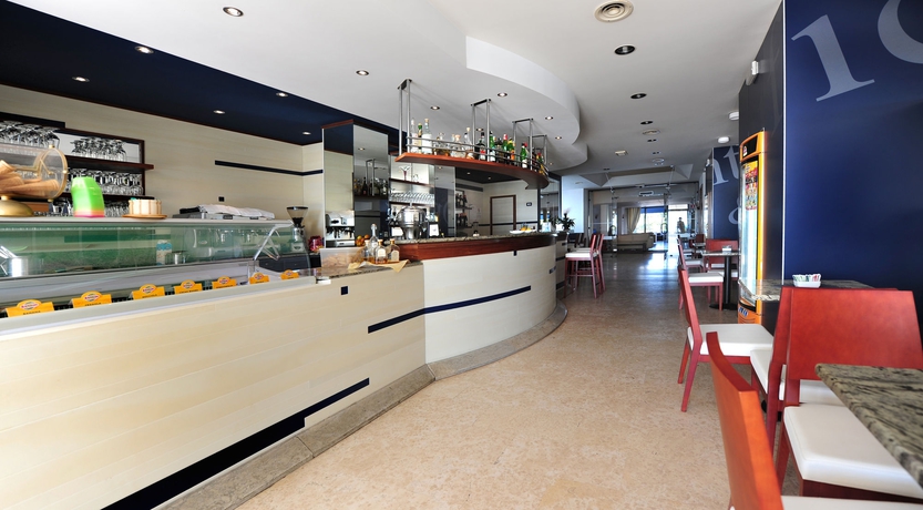 Imagen del bar/restaurante del Hotel Orient and Pacific. Foto 5