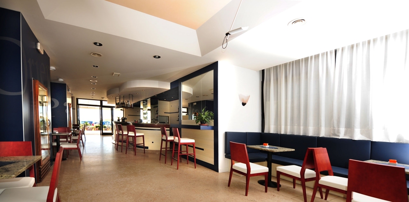 Imagen del bar/restaurante del Hotel Orient and Pacific. Foto 6