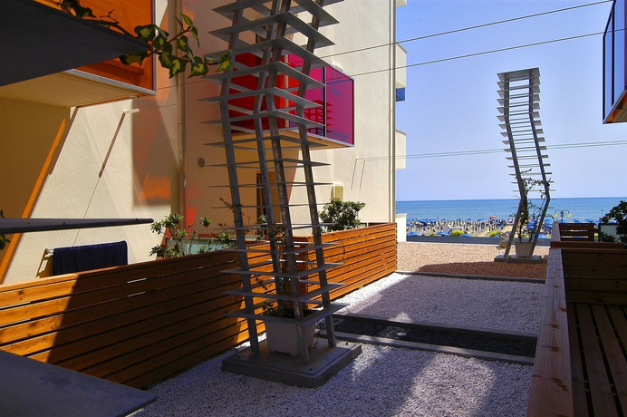 Imagen de los exteriores del Hotel Orient and Pacific. Foto 9