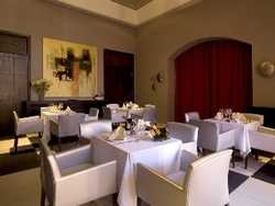 Imagen del bar/restaurante del Hotel Oriental Bay Beach Golf and Spa. Foto 2