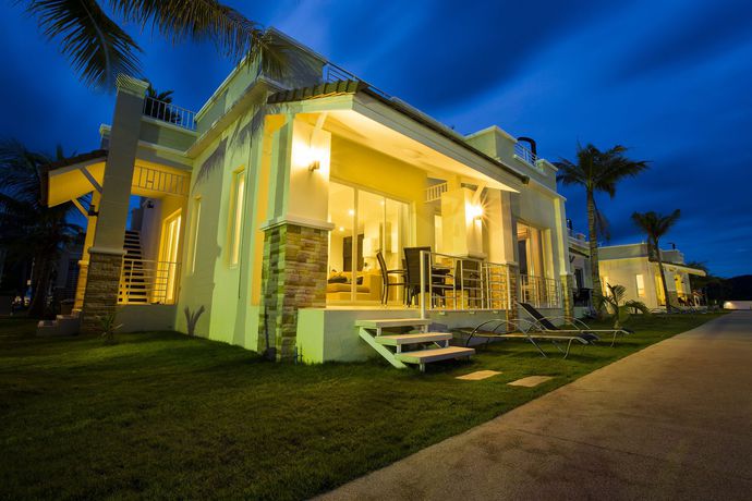 Imagen de la piscina del Hotel Oriental Beach Pearl Resort. Foto 8