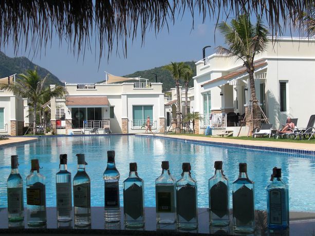 Imagen de la piscina del Hotel Oriental Beach Pearl Resort. Foto 9