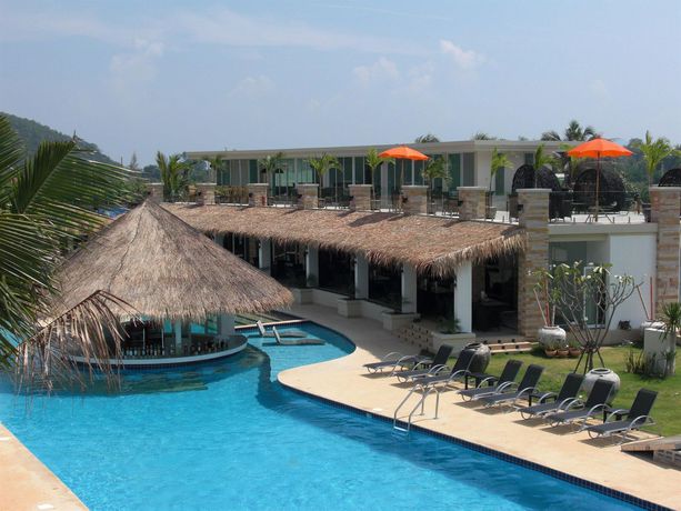 Imagen de la piscina del Hotel Oriental Beach Pearl Resort. Foto 15