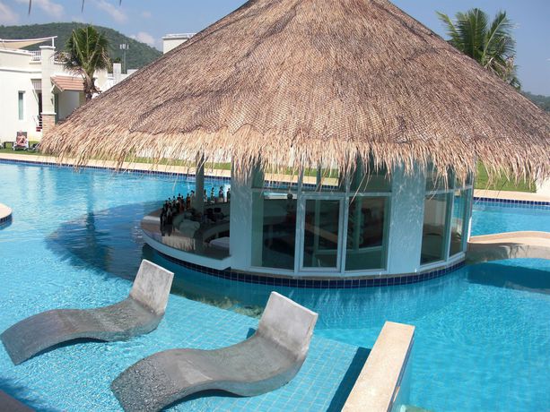 Imagen de la piscina del Hotel Oriental Beach Pearl Resort. Foto 16