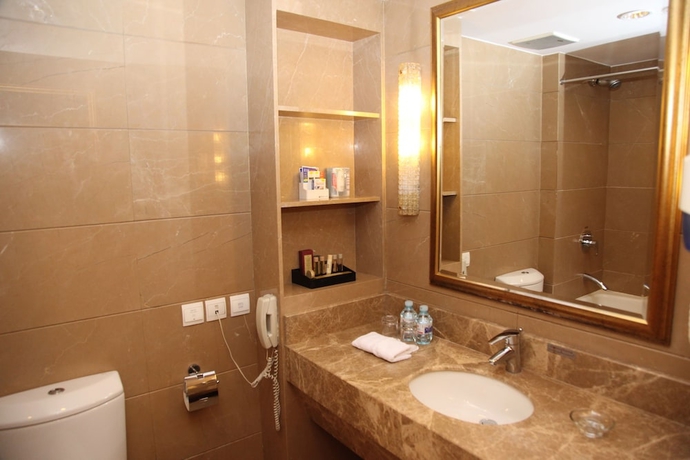 Imagen de la habitación del Hotel Oriental Garden. Foto 7