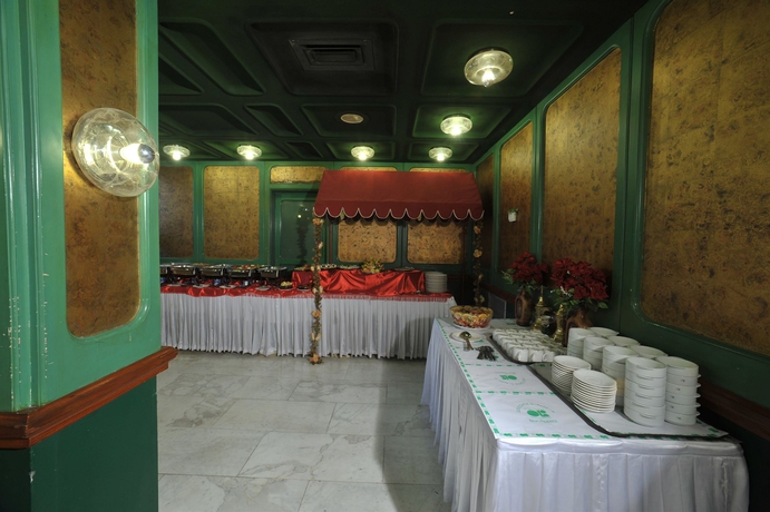 Imagen del bar/restaurante del Hotel Oriental Palace. Foto 2