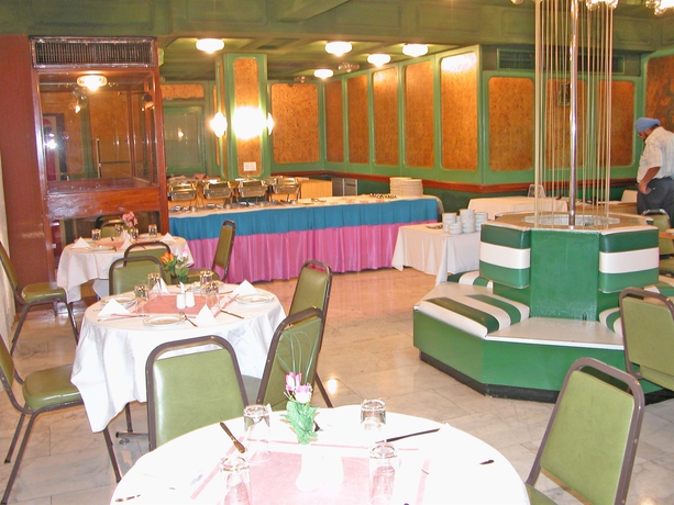 Imagen del bar/restaurante del Hotel Oriental Palace. Foto 3