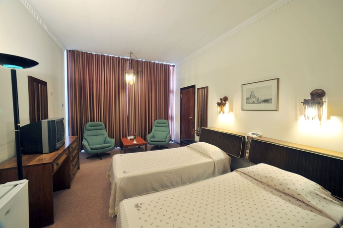 Imagen de la habitación del Hotel Oriental Palace. Foto 10