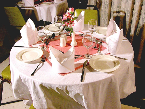 Imagen del bar/restaurante del Hotel Oriental Palace. Foto 4